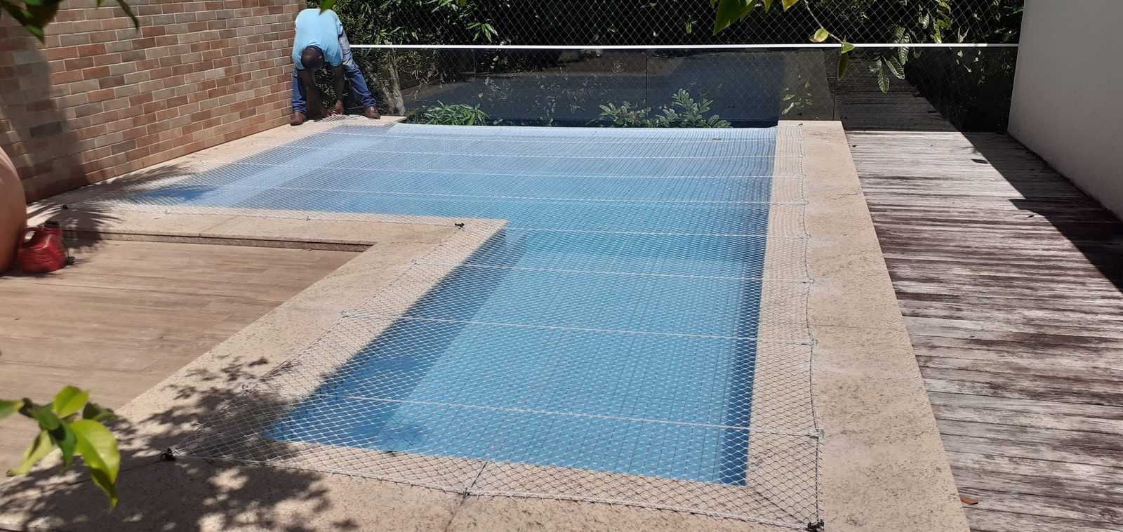 Instalação de rede de proteção para piscina no bairro Itaigara, Salvador